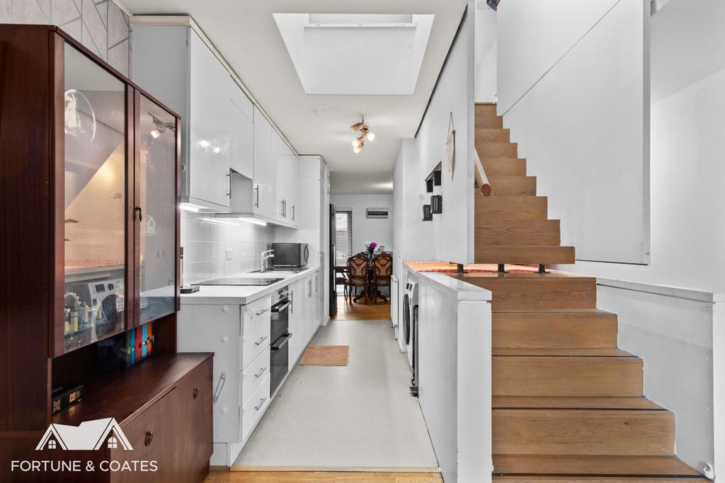 Property photo 3 of 17 Brickcroft_10.Jpg