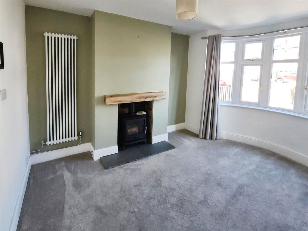 Property photo 2 of 12 Lounge