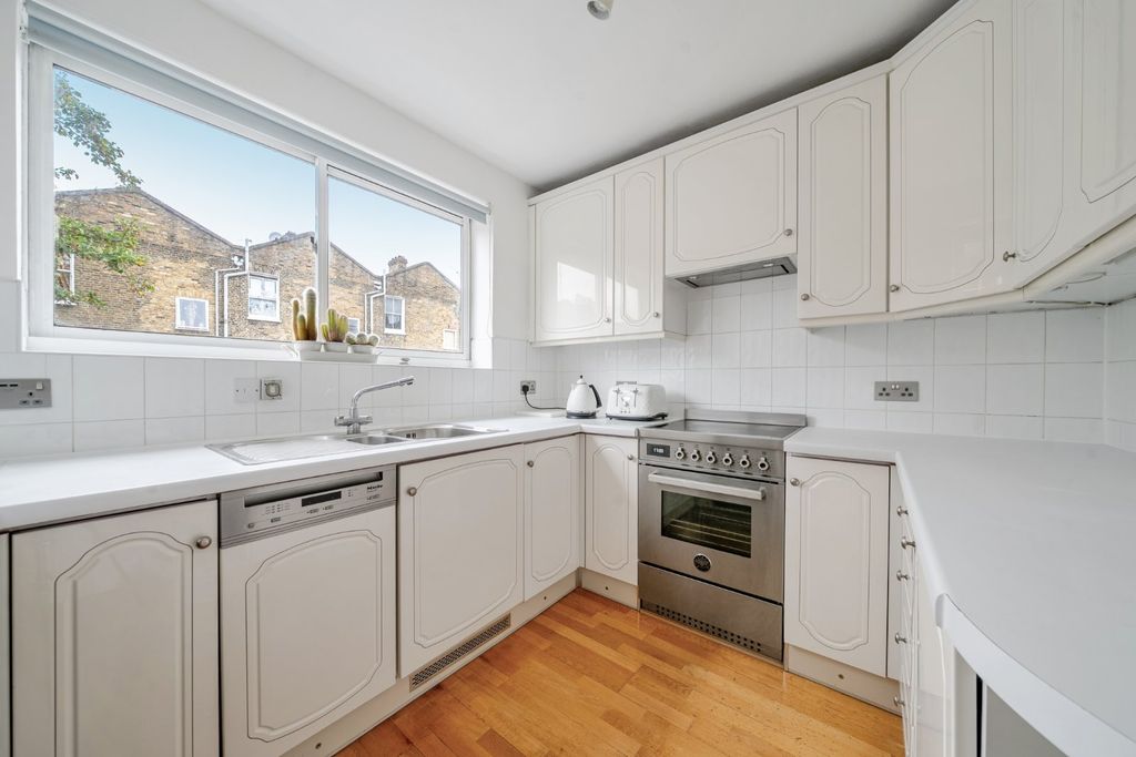 Property photo 2 of 14 Picture No. 12