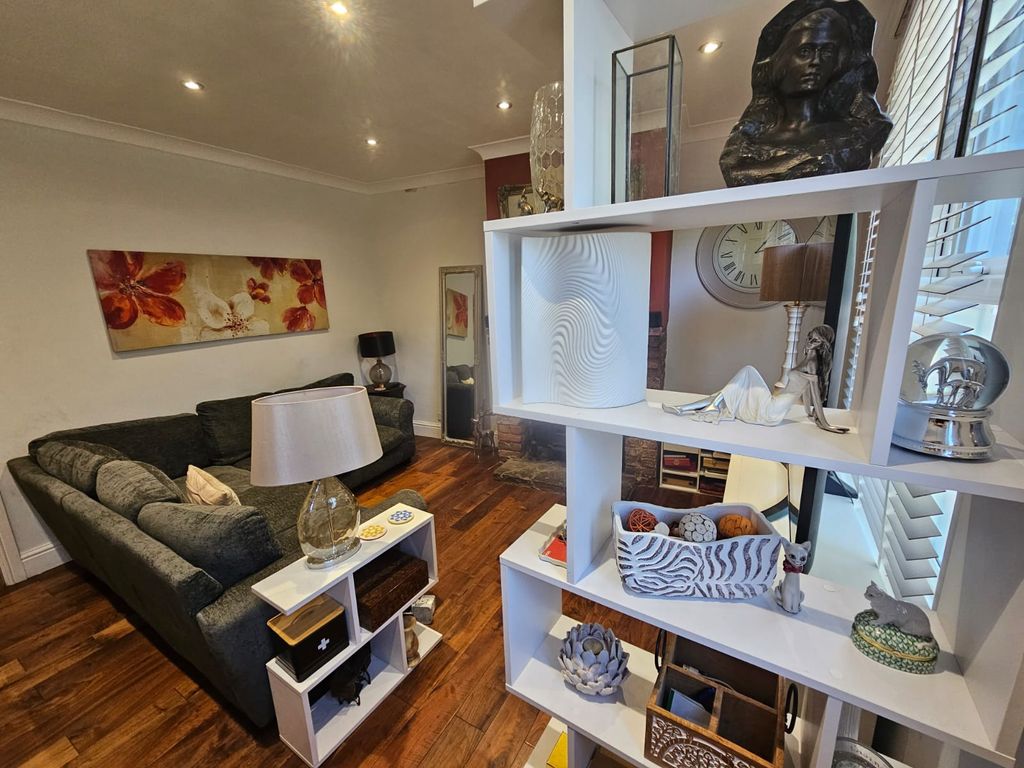 Property photo 3 of 14