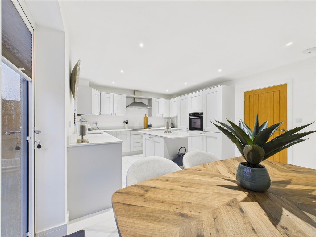 Property photo 3 of 16 Kitchen/Diner