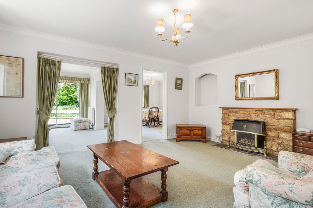 Property photo 2 of 27