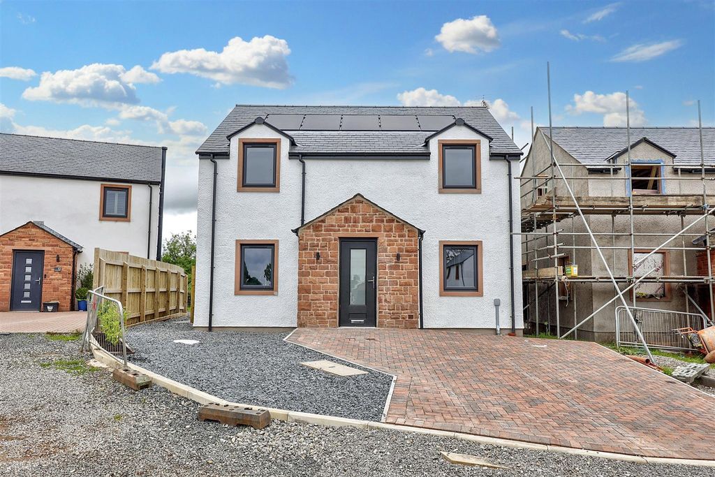 Property photo 1 of 15 Pennine Heights