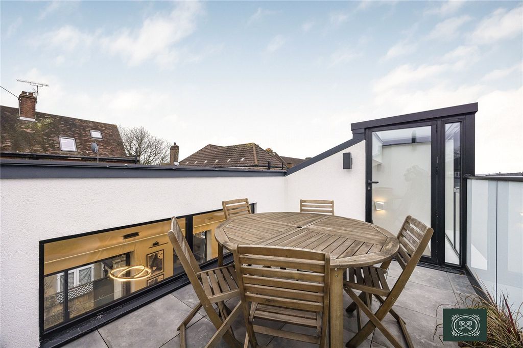 Property photo 3 of 24 Balcony