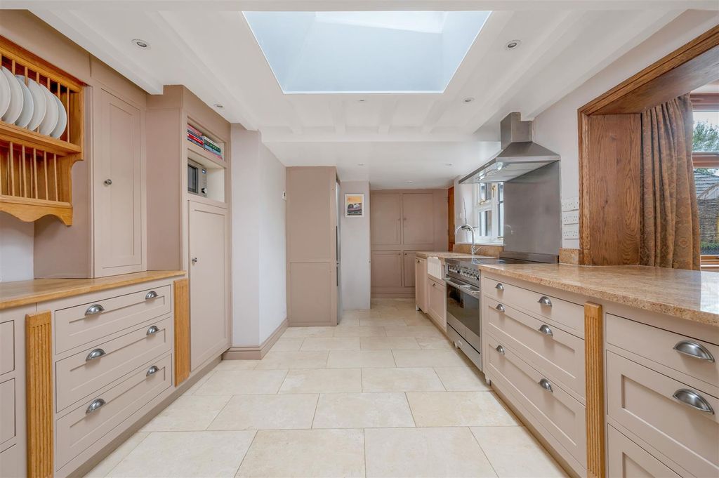 Property photo 2 of 46