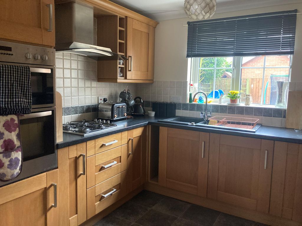 Property photo 2 of 7 Kitchen