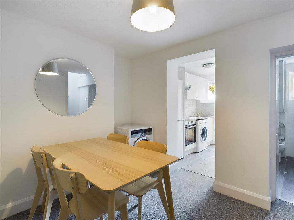 Property photo 3 of 8 Cam02534G0-Pr0353-Still005.Jpg