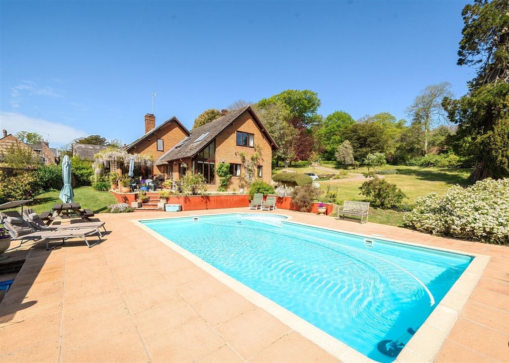 Property photo 1 of 21 Swimming Pool