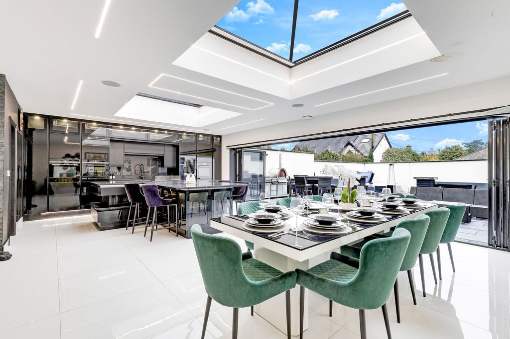 Property photo 2 of 32