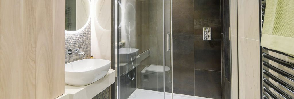 Property photo 3 of 5 Shower Unit, Wash Basin, Wall Mirror With Vanity Lighting, Heated Towel Rack.
