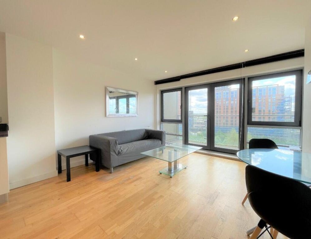 Property photo 1 of 8 Living Room
