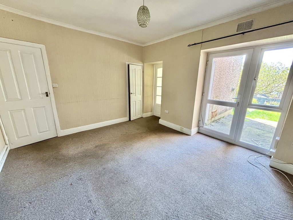 Property photo 3 of 18 Dining Room