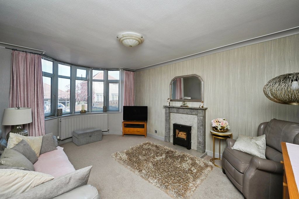Property photo 2 of 17 Photo