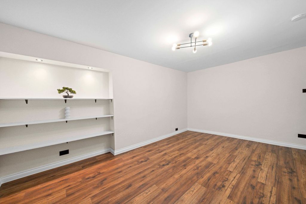 Property photo 3 of 38