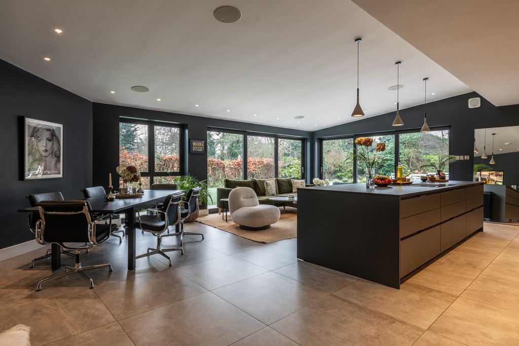 Property photo 2 of 22