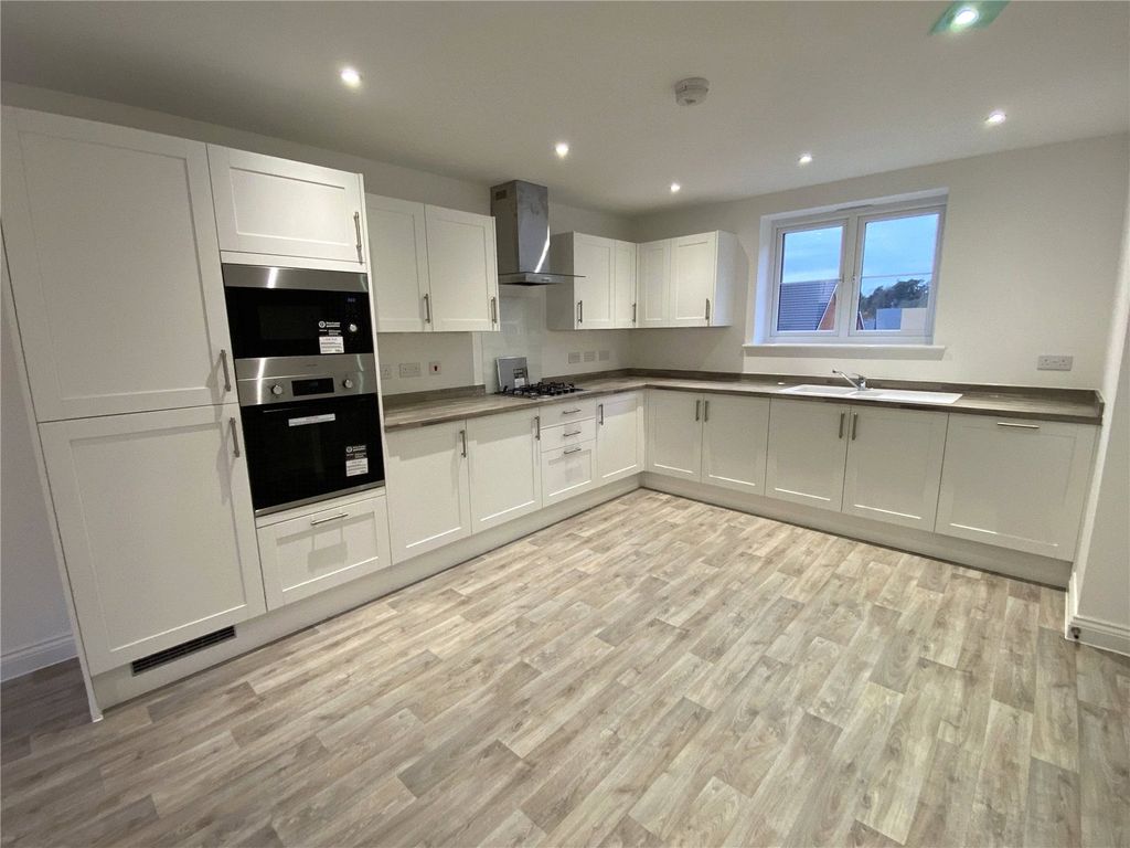 Property photo 2 of 9 Kitchen