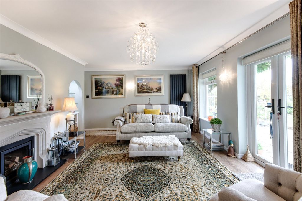 Property photo 3 of 21 Sitting Room