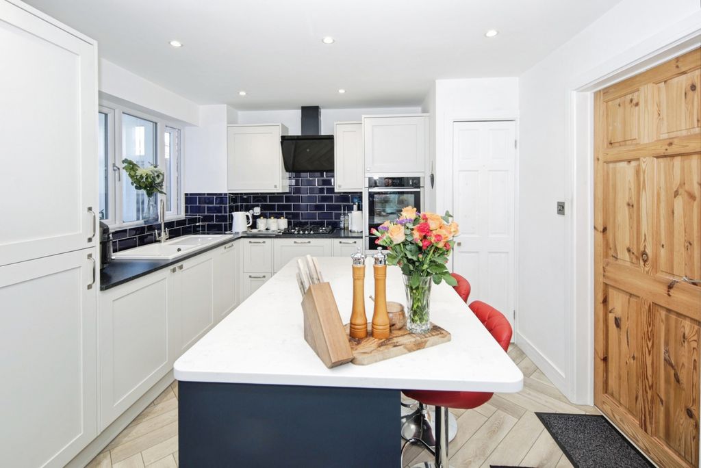Property photo 3 of 19 Pbox-Img.Jpg