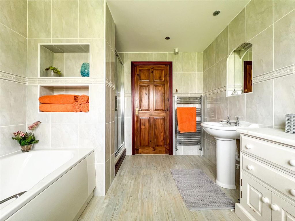 Property photo 3 of 36 En-Suite