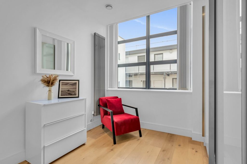 Property photo 1 of 14 Living Room