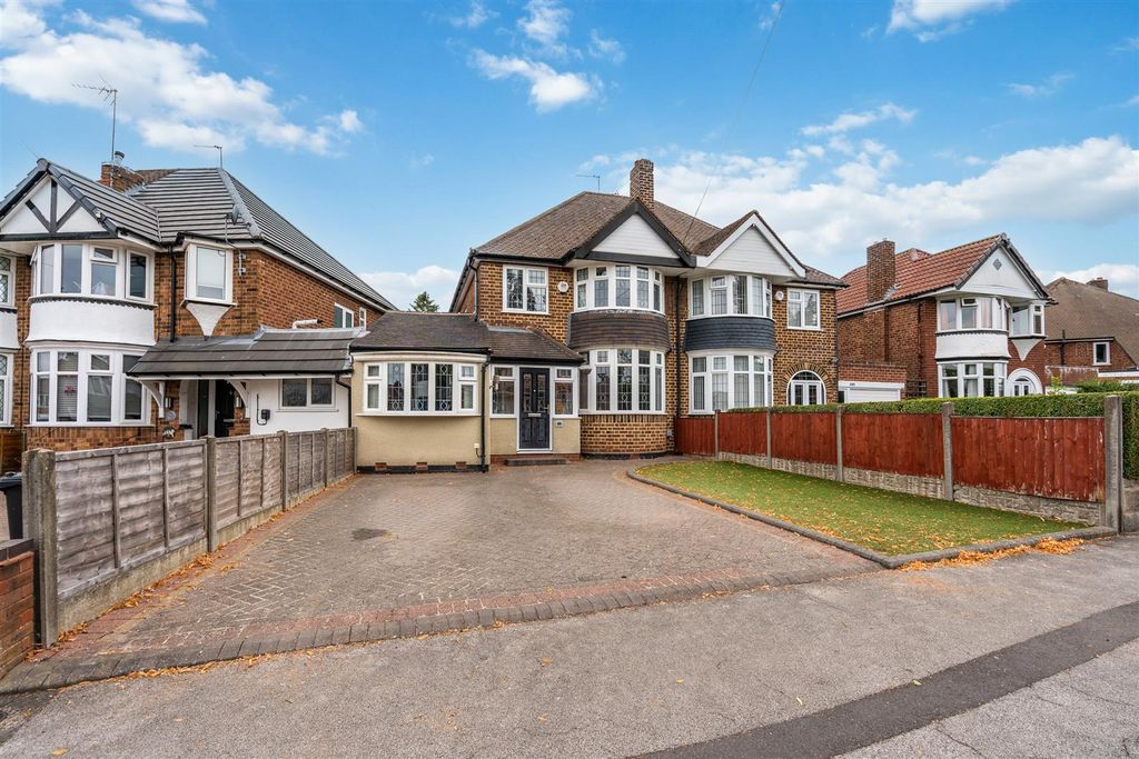 Property photo 1 of 14 99 Coverdale Road_19.Jpg