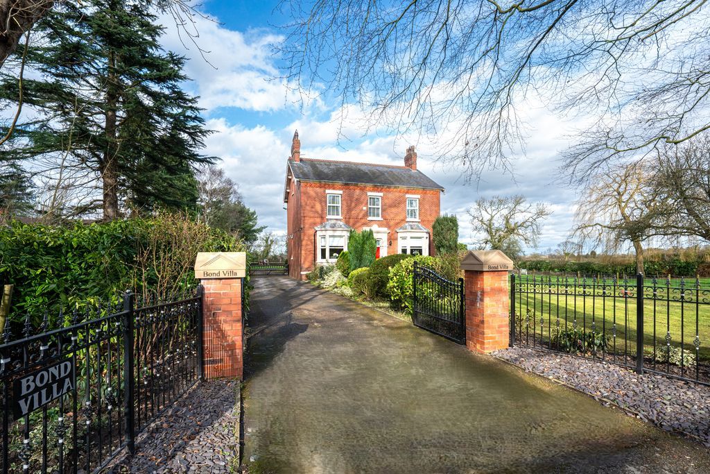 Property photo 1 of 55 Photo 40