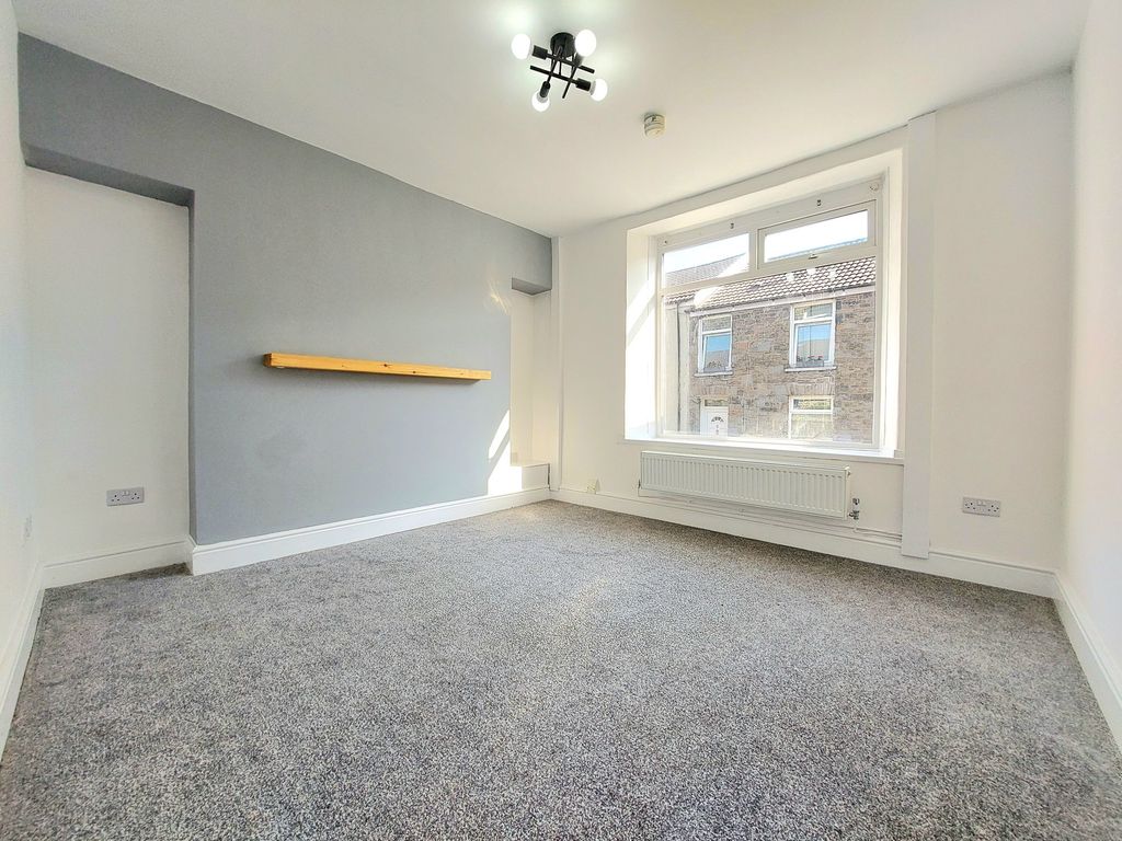 Property photo 2 of 28