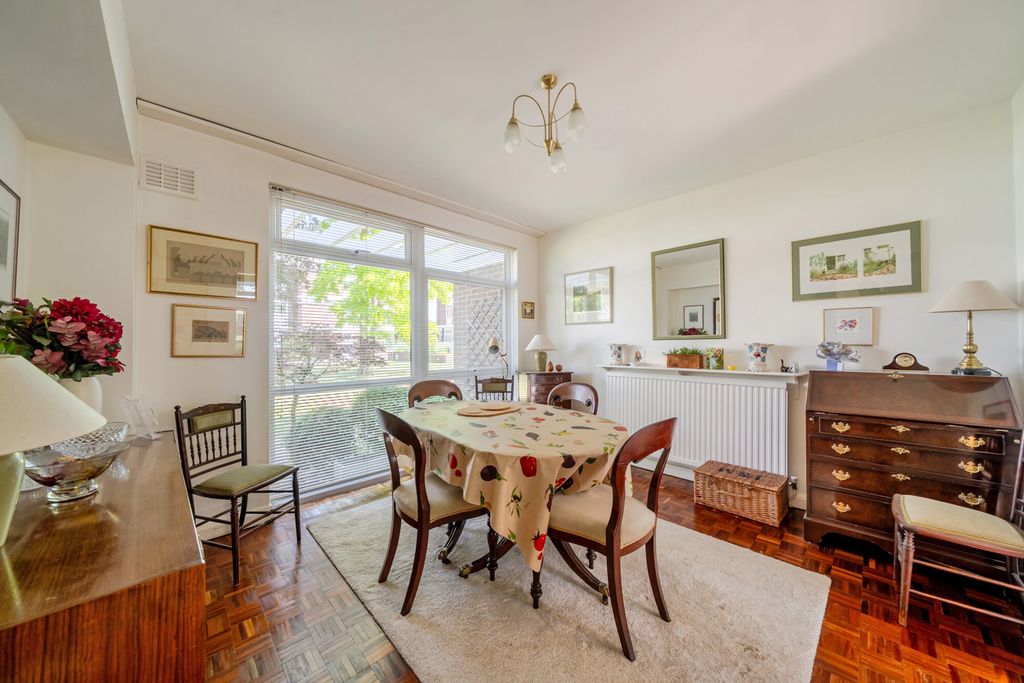 Property photo 3 of 20 1465502-6-6A180Be...