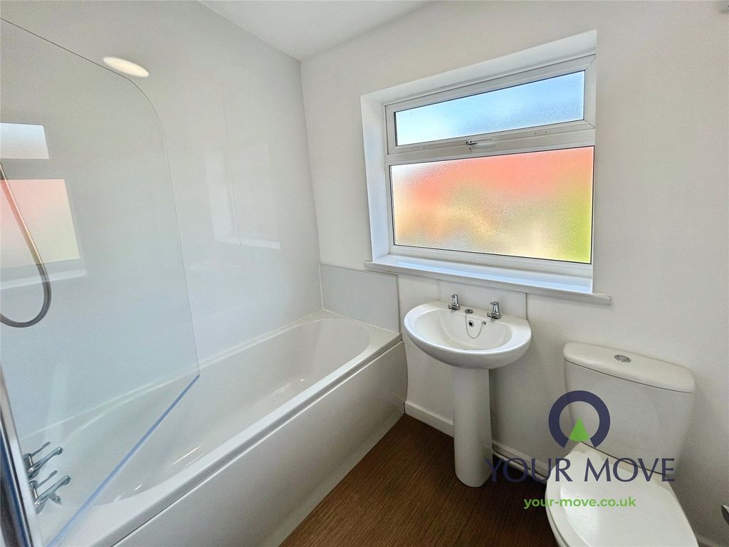 Property photo 2 of 9 Bathroom