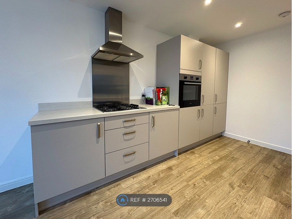 Property photo 3 of 11 Kitchen