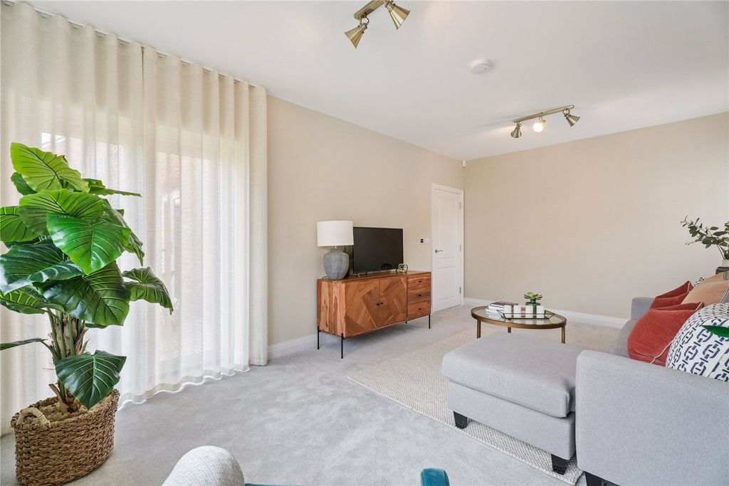 Property photo 3 of 12 Show Home