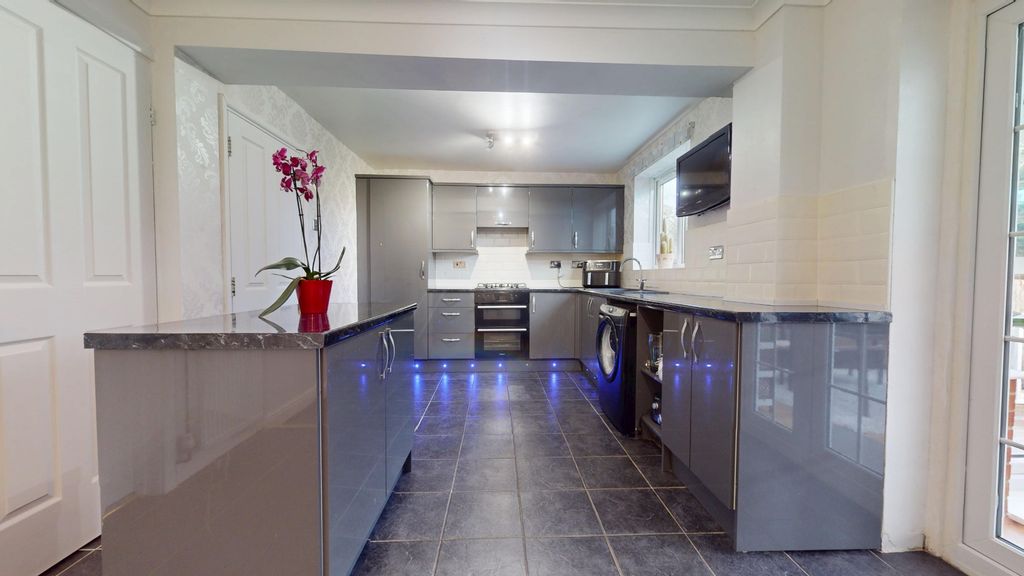 Property photo 2 of 26 4767183