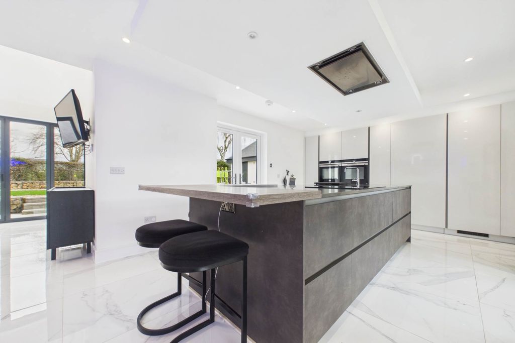 Property photo 2 of 41