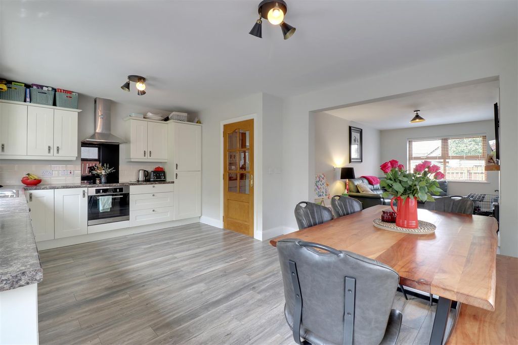 Property photo 3 of 17 Kitchen/Diner