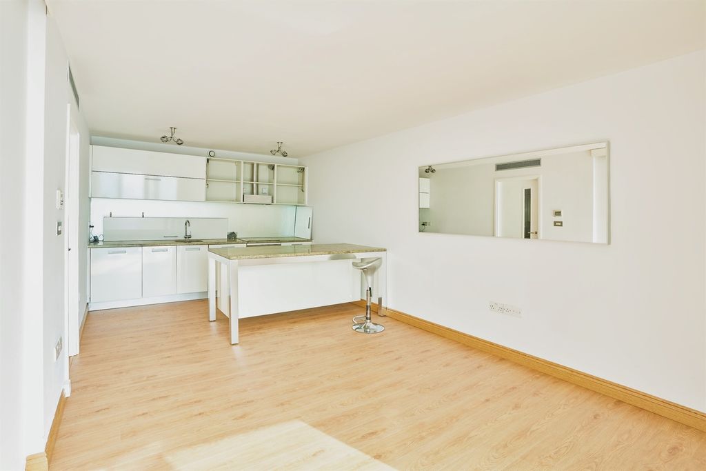 Property photo 2 of 10 Image