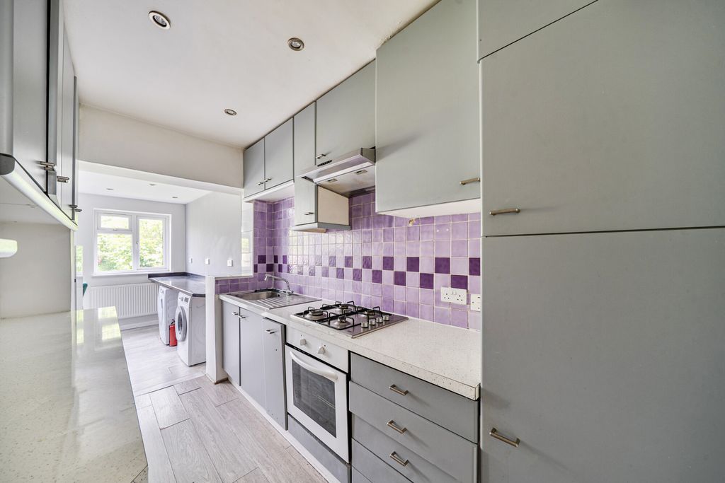 Property photo 2 of 13 1457594-11-69Fb1B...