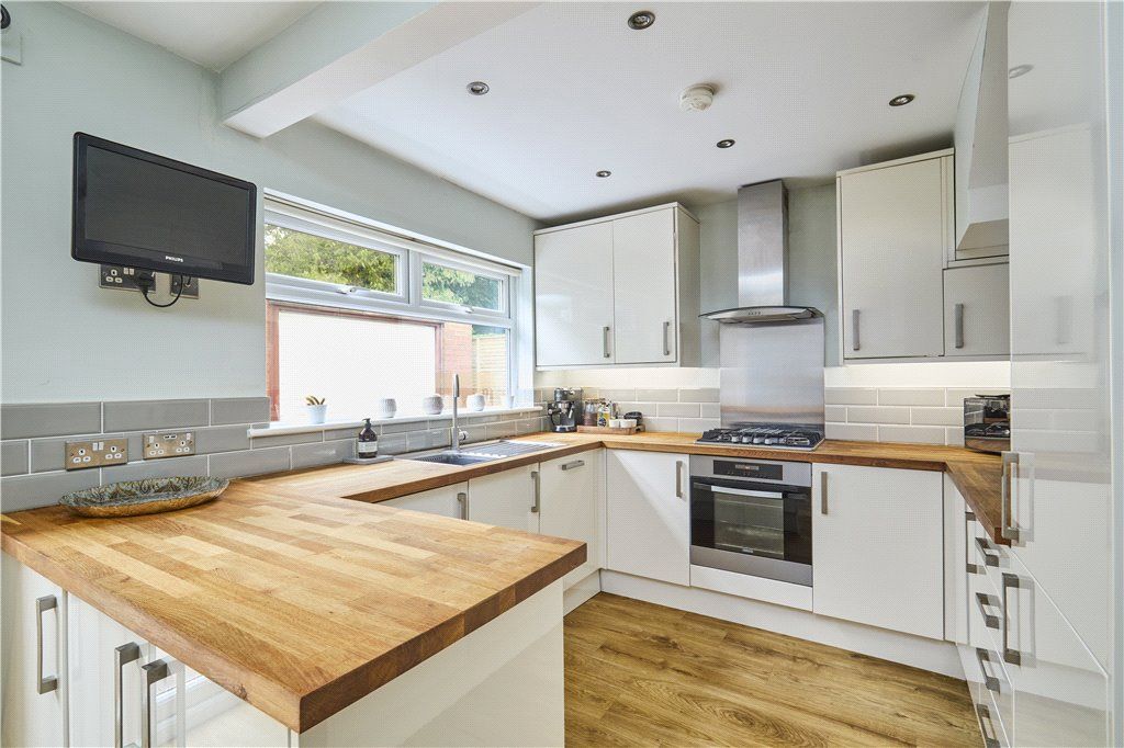 Property photo 3 of 19 Kitchen