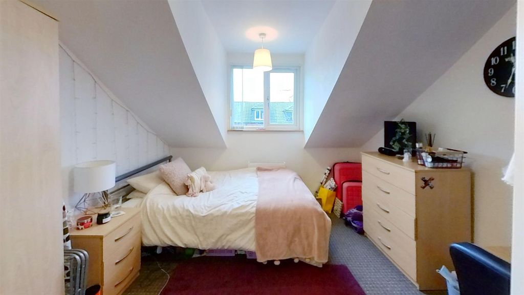 Property photo 3 of 9 219-Tiverton-Road-Be