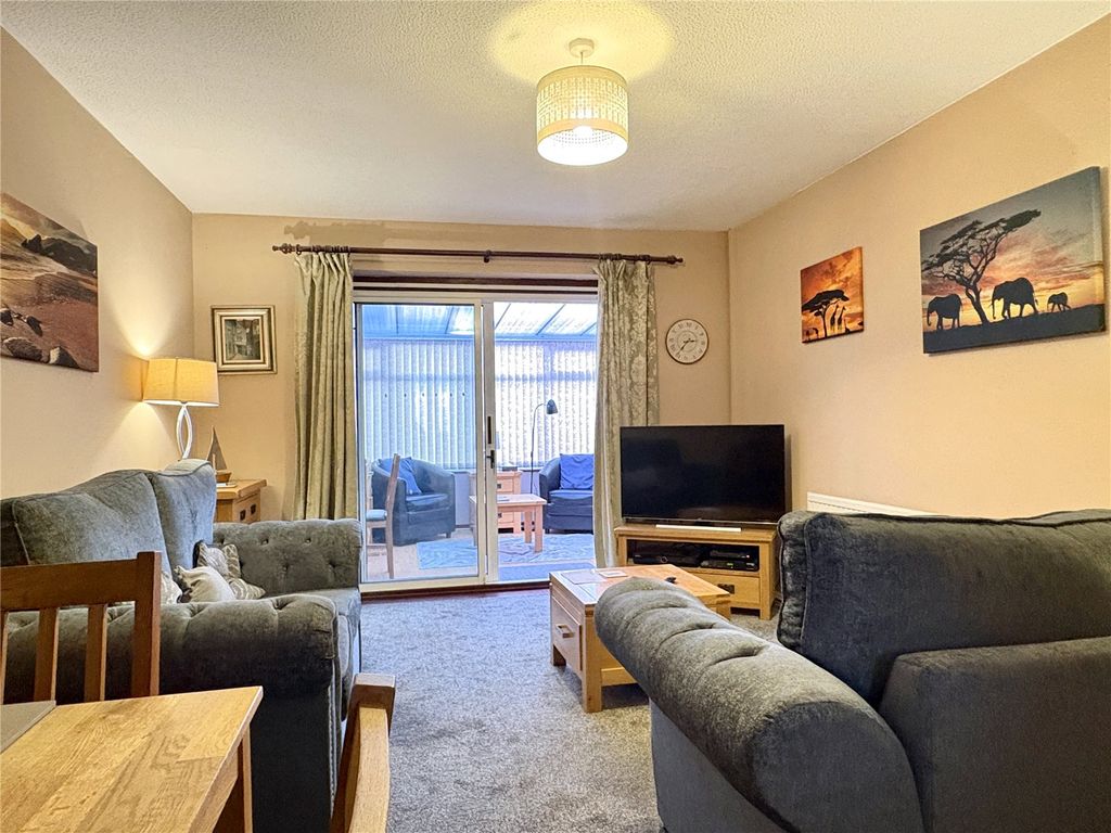 Property photo 3 of 15 Lounge