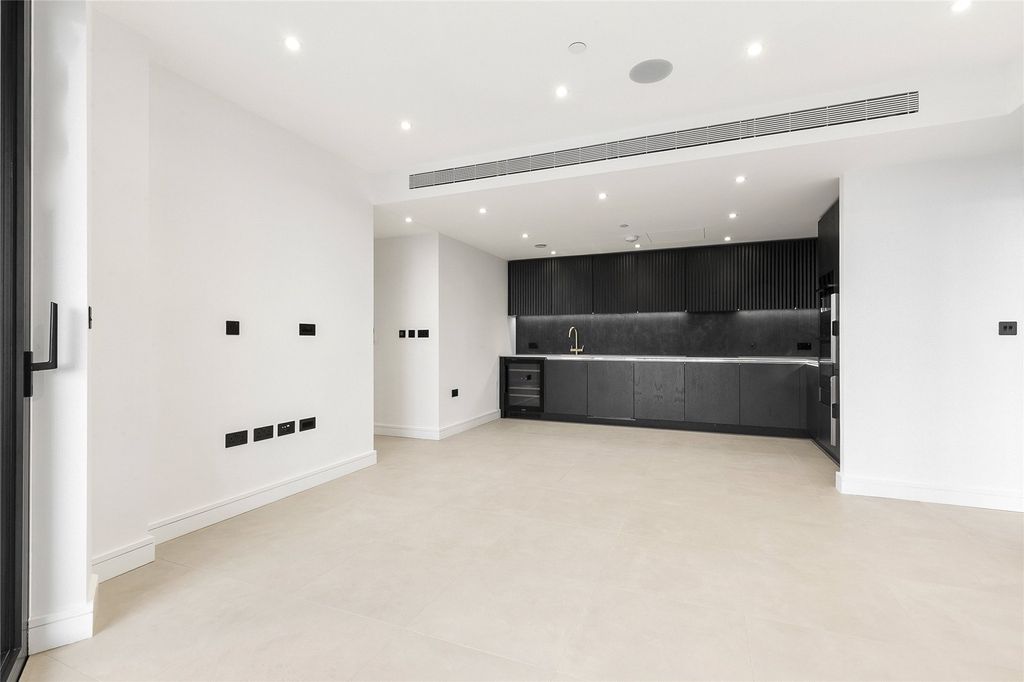 Property photo 1 of 12 Kitchen/Dining Room