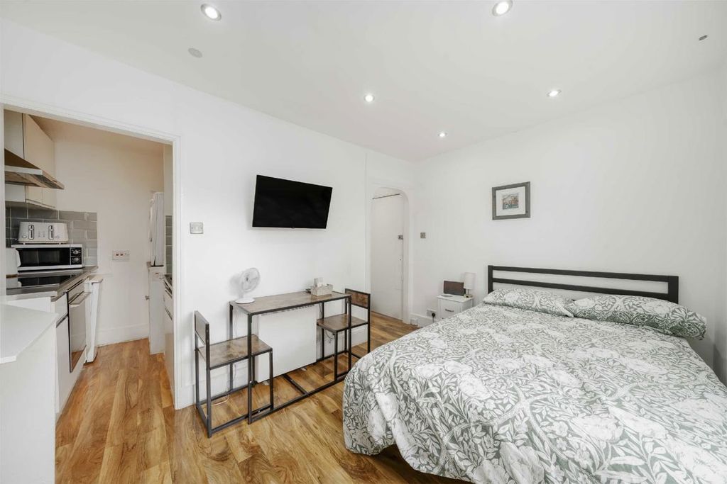 Property photo 3 of 5