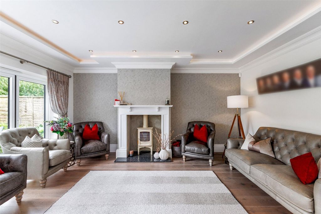 Property photo 3 of 15 Sitting Room