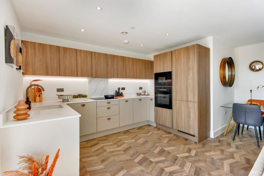 Property photo 2 of 8 Kitchen