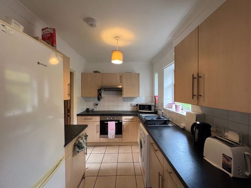 Property photo 2 of 10 Kitchen