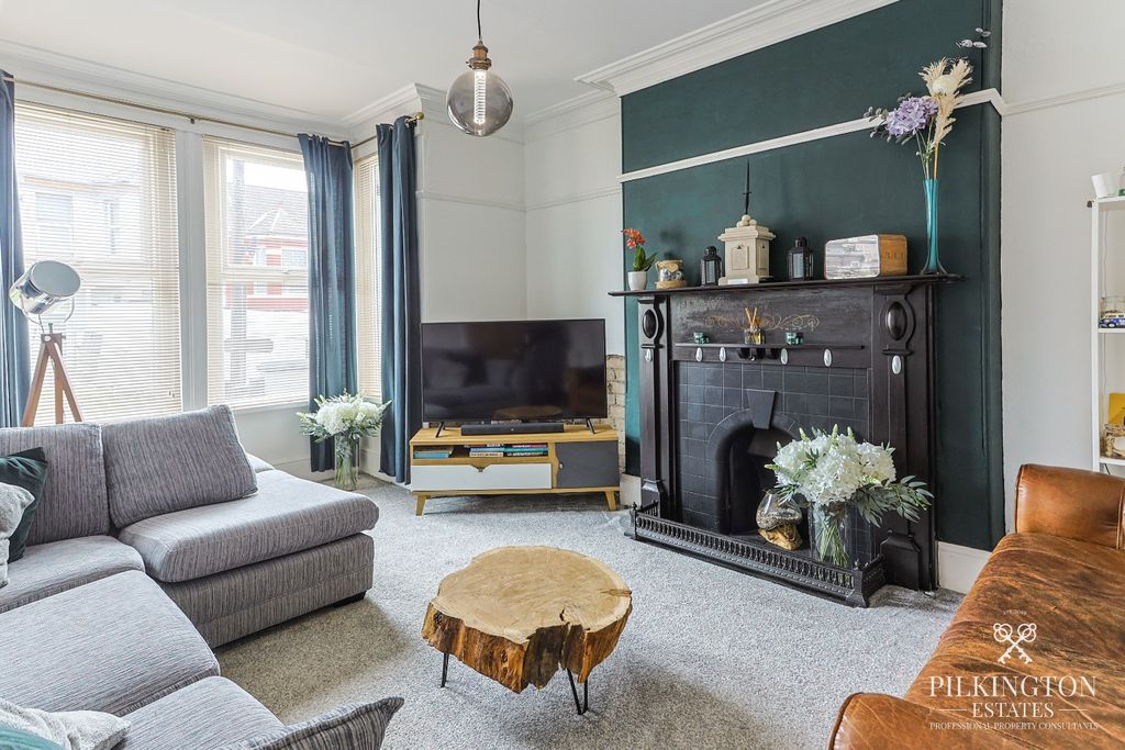 Property photo 2 of 16 5705452