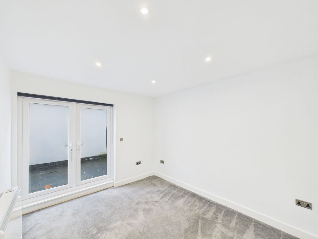 Property photo 3 of 6 Cam03519G0-Pr0416-Still009