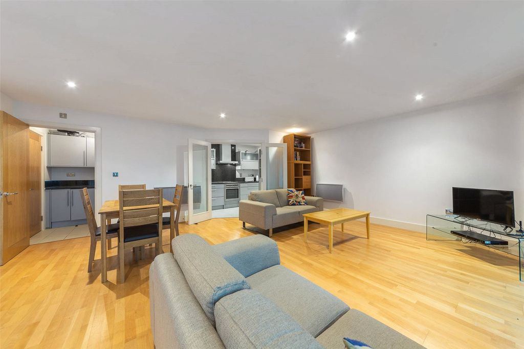 Property photo 1 of 20 Picture No. 06