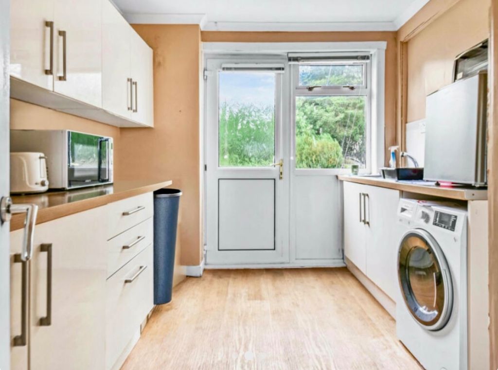 Property photo 3 of 8