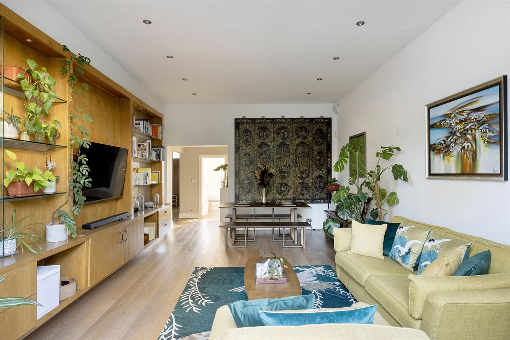 Property photo 2 of 16 Picture No. 11