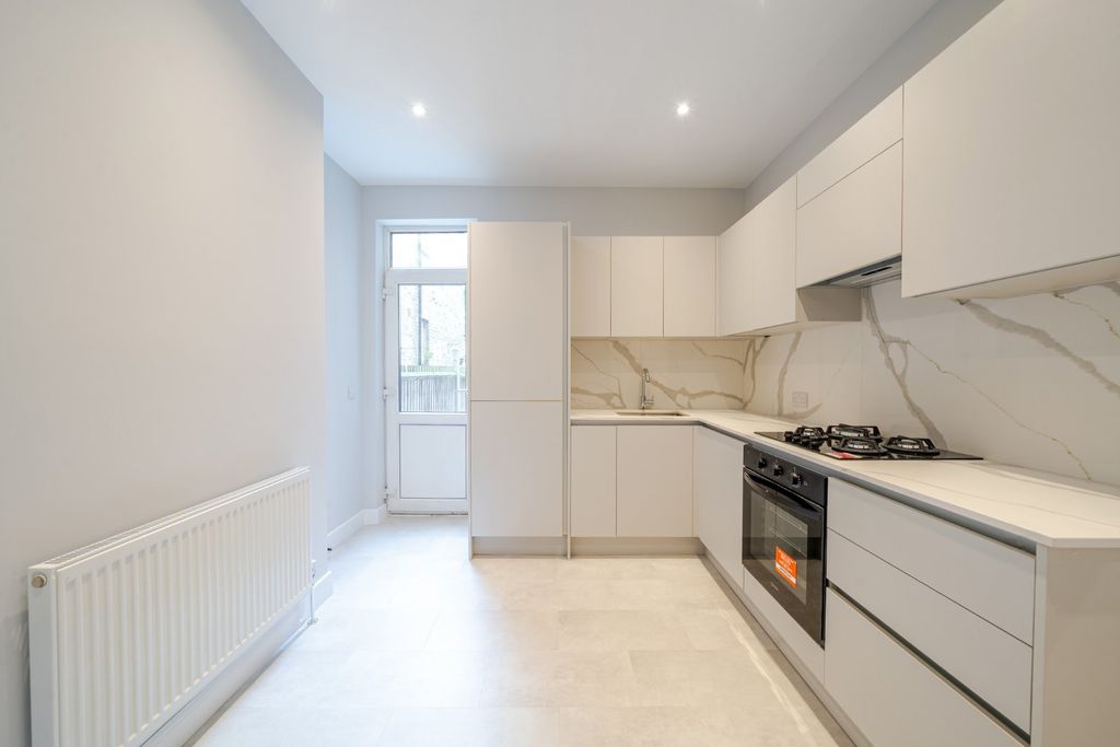 Property photo 2 of 13 Picture No. 29